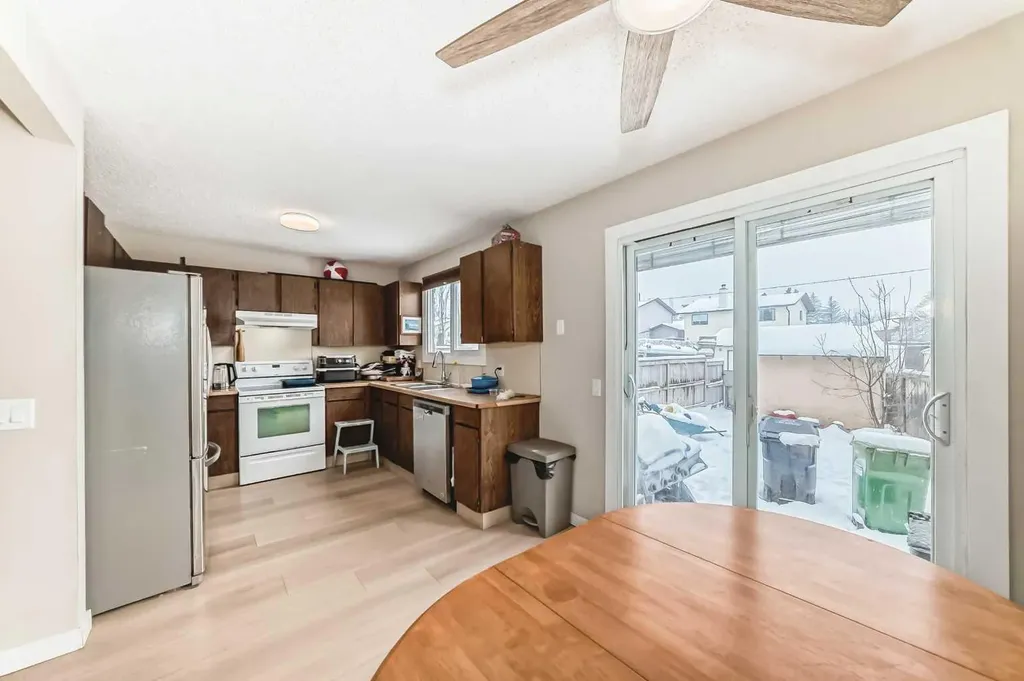 139 Bermuda Drive NW Calgary AB T3K 1H6