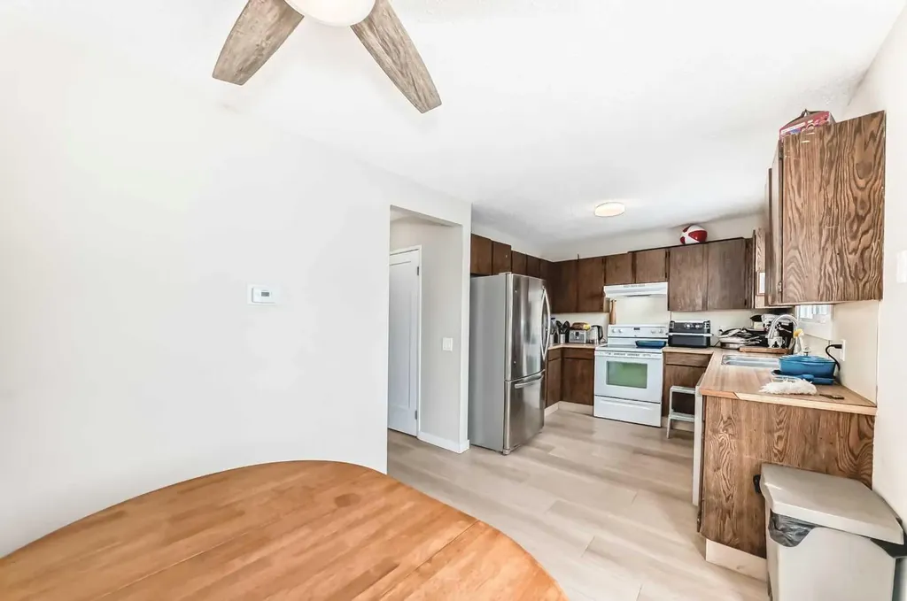 139 Bermuda Drive NW Calgary AB T3K 1H6