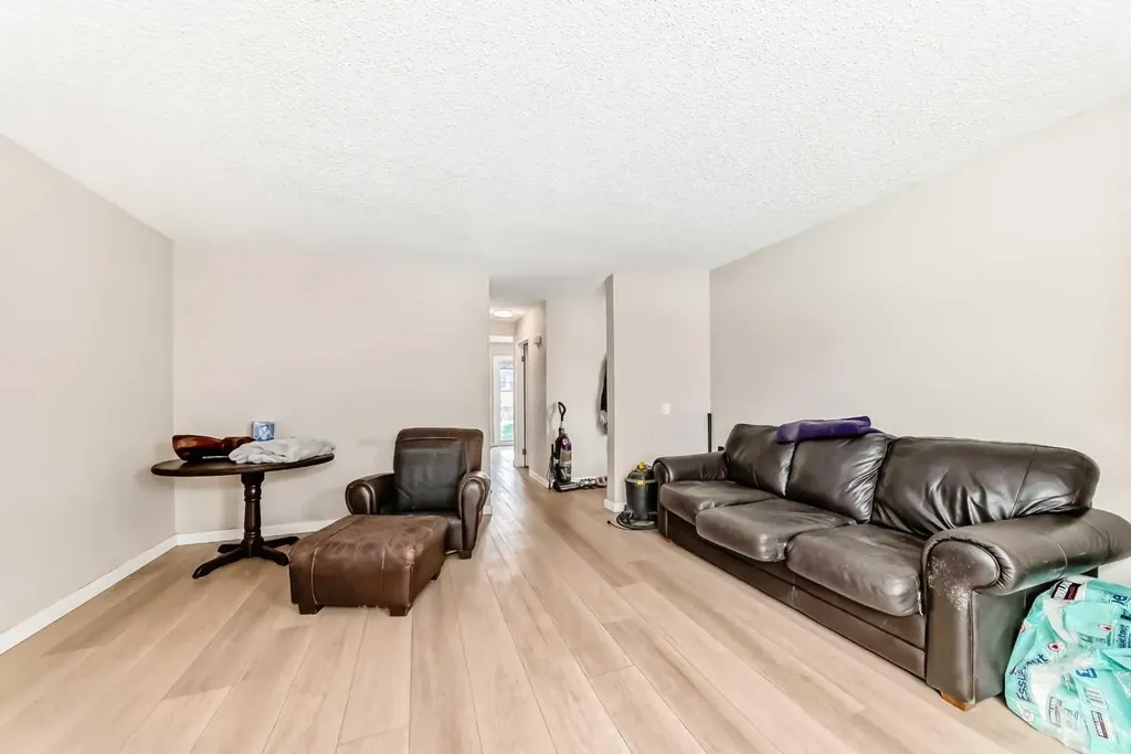 139 Bermuda Drive NW Calgary AB T3K 1H6