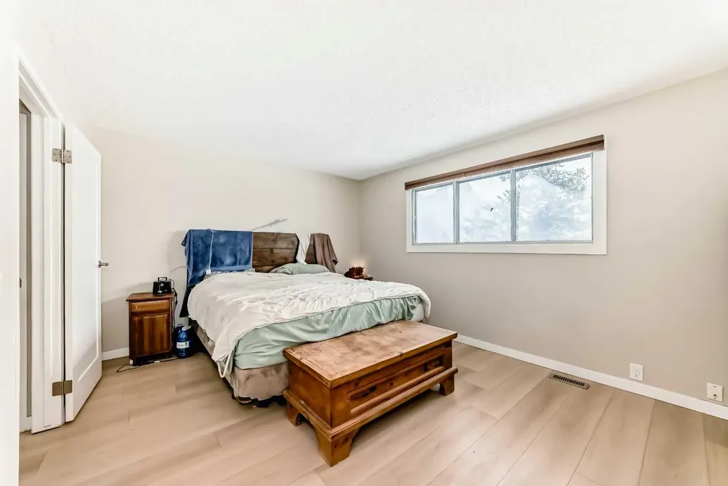 139 Bermuda Drive NW Calgary AB T3K 1H6