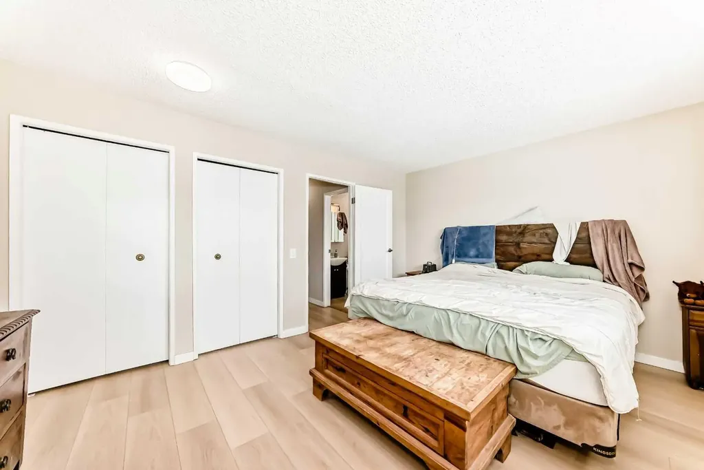 139 Bermuda Drive NW Calgary AB T3K 1H6
