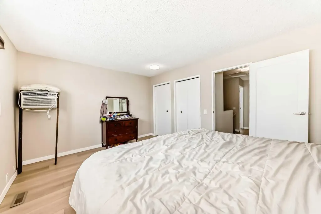 139 Bermuda Drive NW Calgary AB T3K 1H6