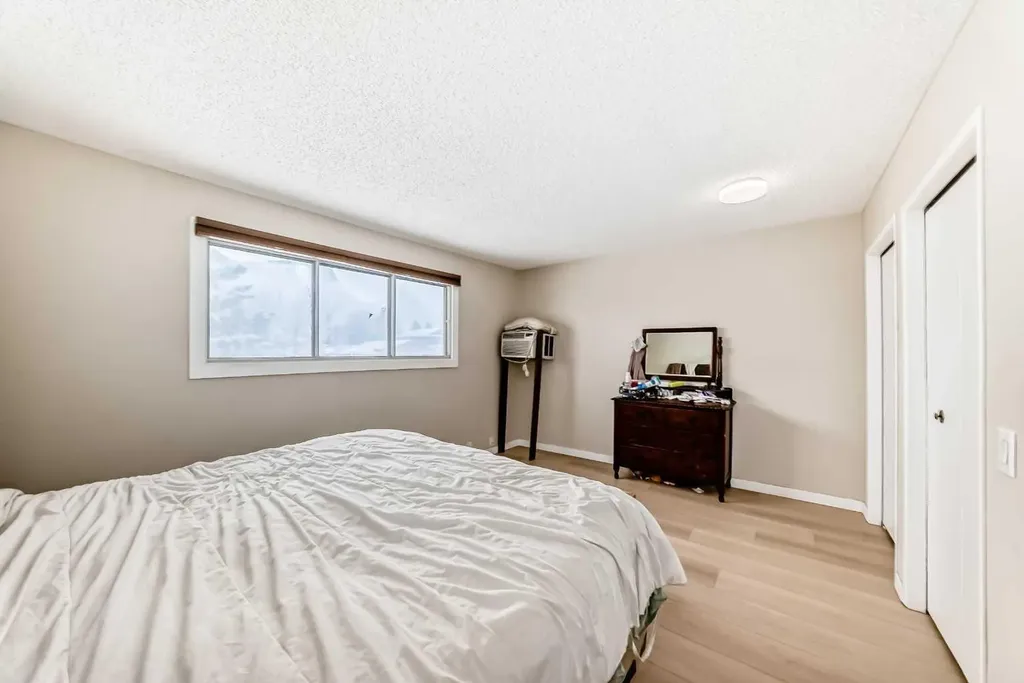 139 Bermuda Drive NW Calgary AB T3K 1H6
