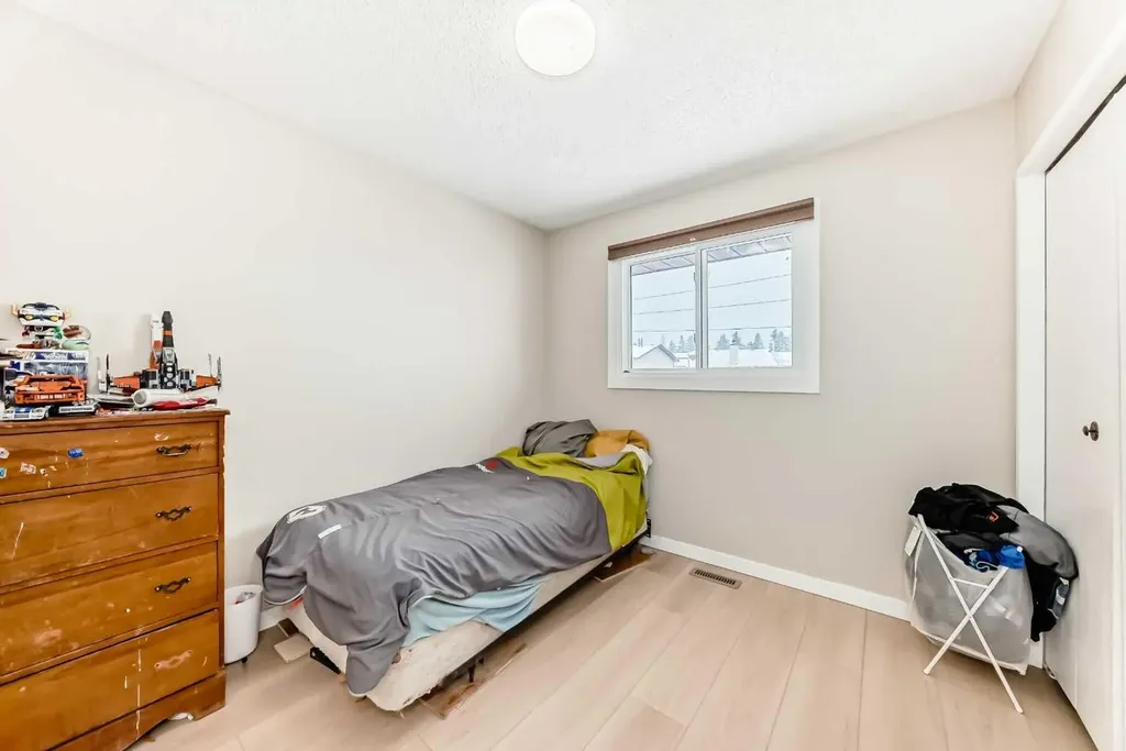 139 Bermuda Drive NW Calgary AB T3K 1H6