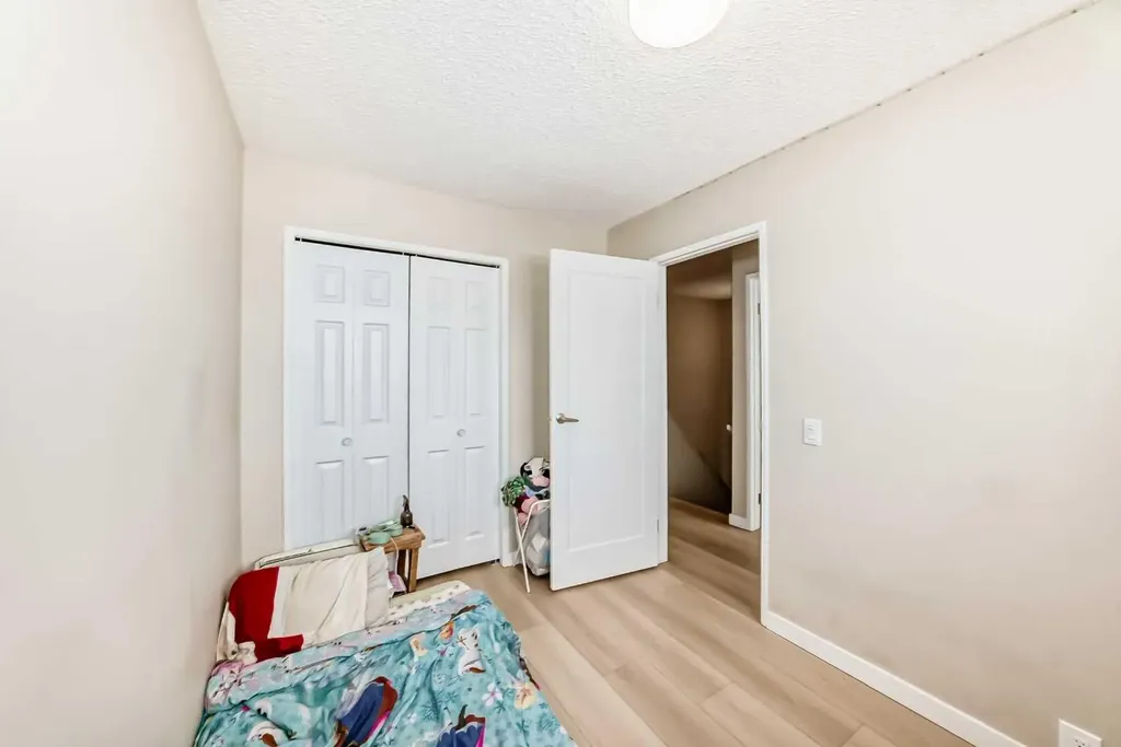 139 Bermuda Drive NW Calgary AB T3K 1H6
