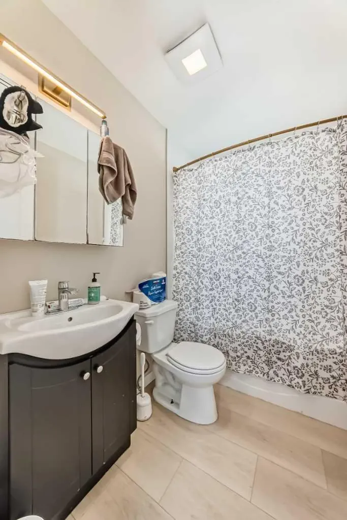 139 Bermuda Drive NW Calgary AB T3K 1H6