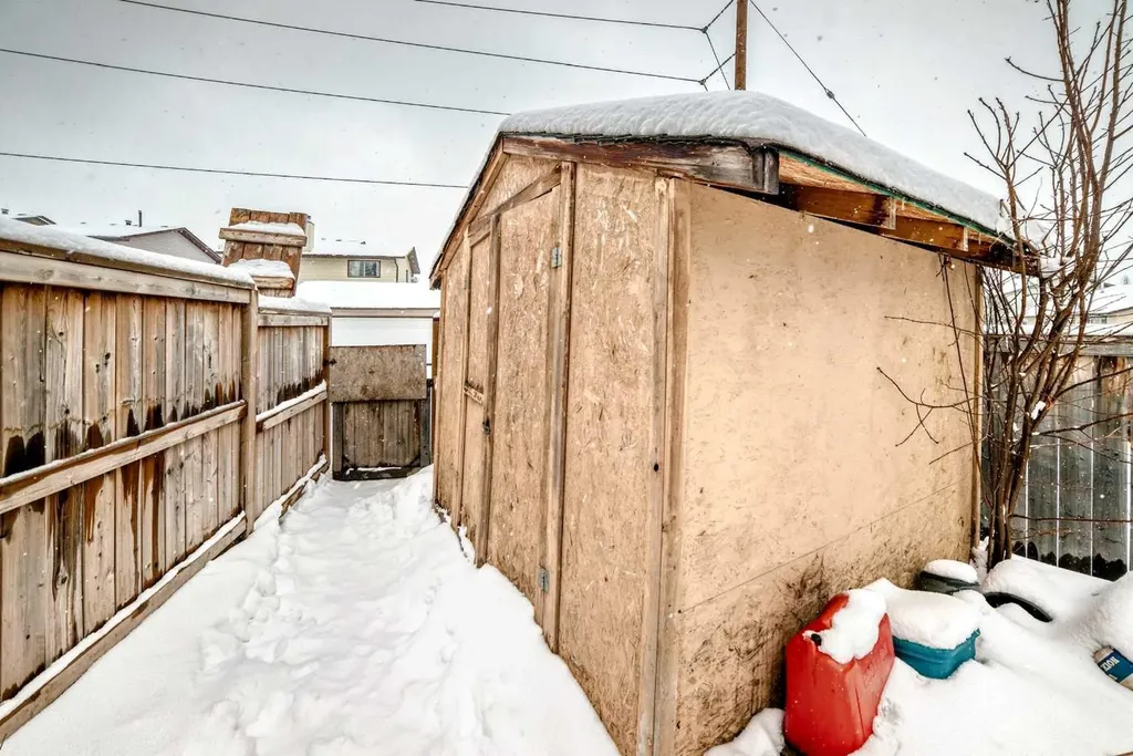139 Bermuda Drive NW Calgary AB T3K 1H6