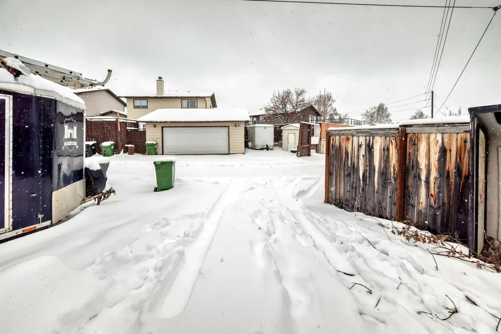 139 Bermuda Drive NW Calgary AB T3K 1H6