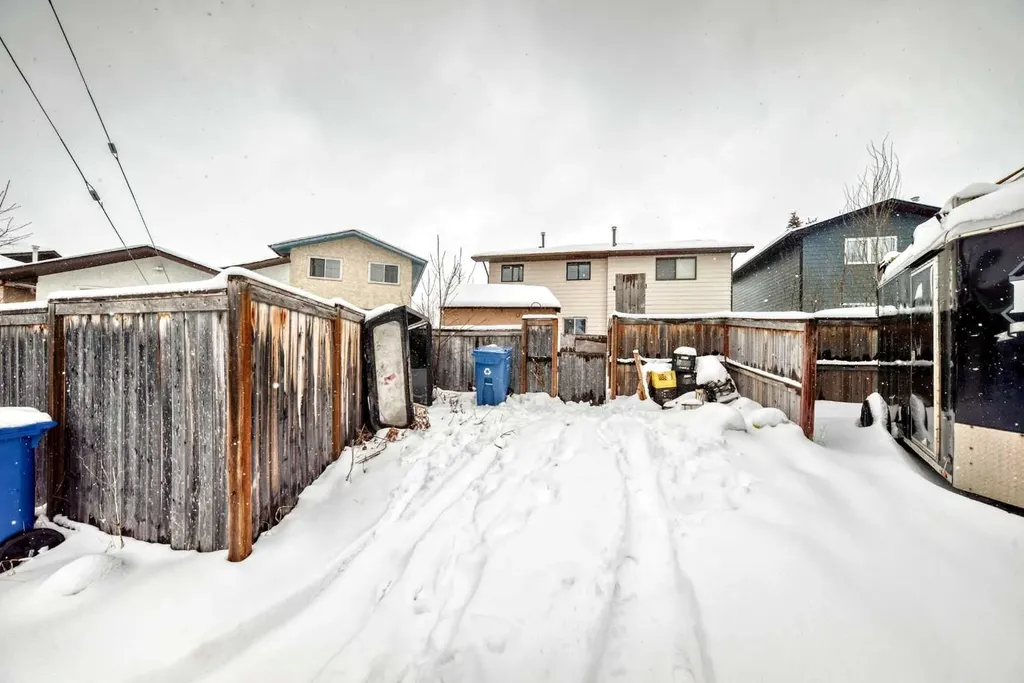 139 Bermuda Drive NW Calgary AB T3K 1H6
