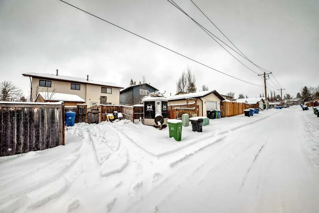 139 Bermuda Drive NW Calgary AB T3K 1H6