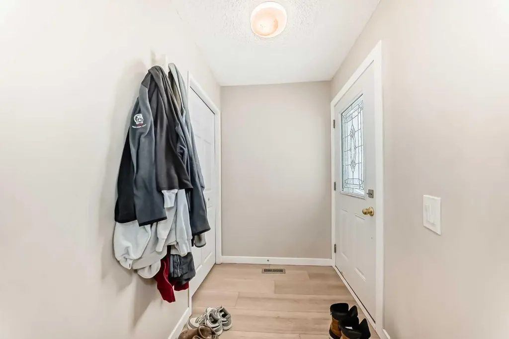139 Bermuda Drive NW Calgary AB T3K 1H6
