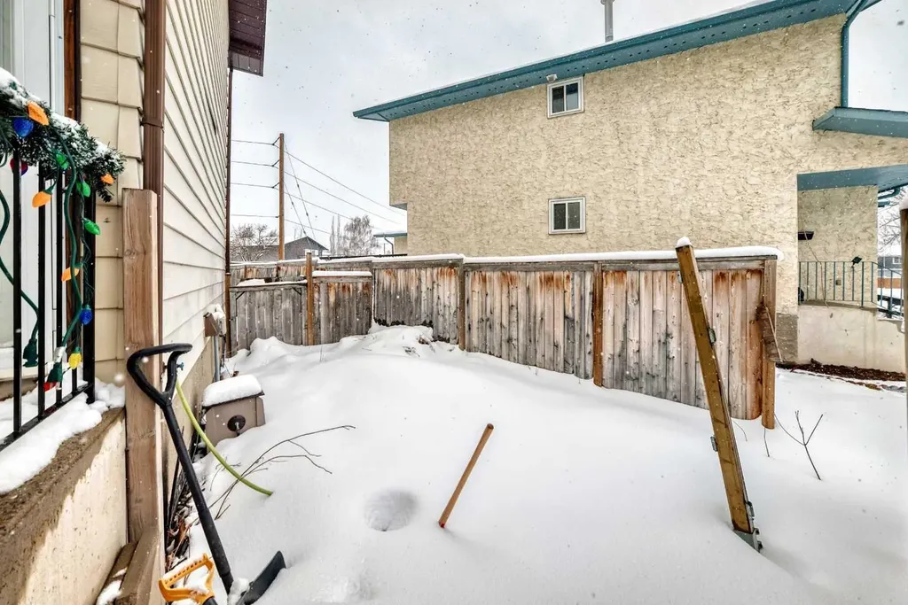 139 Bermuda Drive NW Calgary AB T3K 1H6