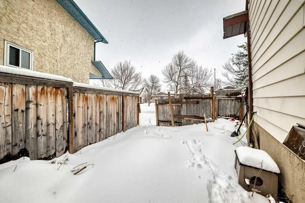 139 Bermuda Drive NW Calgary AB T3K 1H6