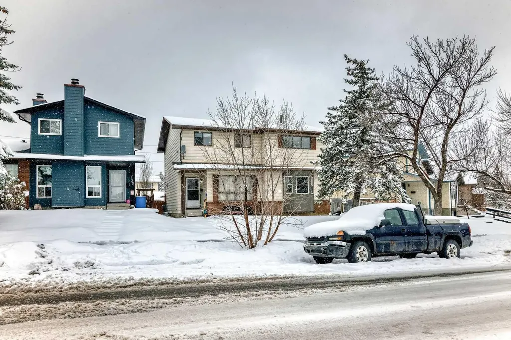 139 Bermuda Drive NW Calgary AB T3K 1H6