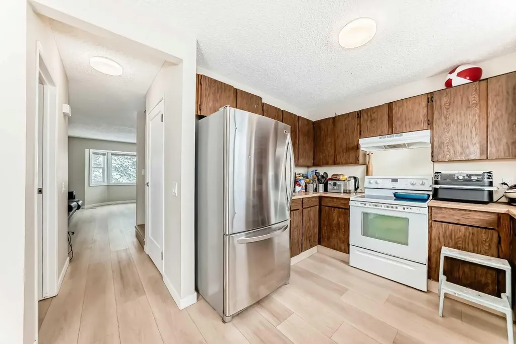 139 Bermuda Drive NW Calgary AB T3K 1H6