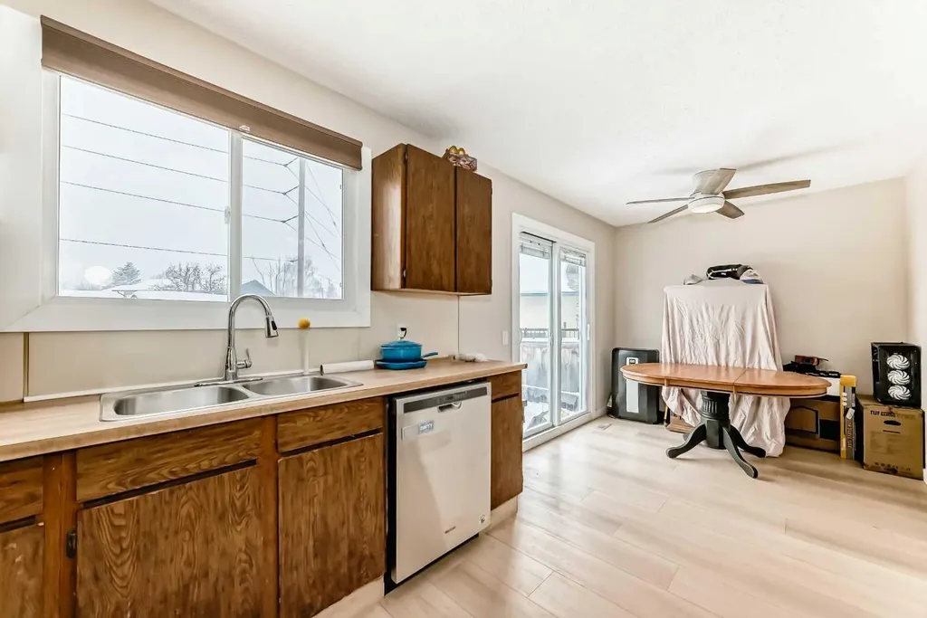 139 Bermuda Drive NW Calgary AB T3K 1H6