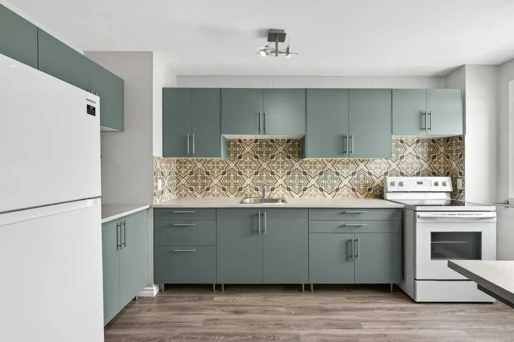 2211 19 Street NE Calgary AB T2E 4Y5
