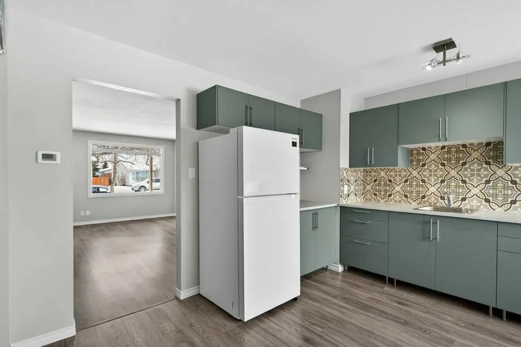 2211 19 Street NE Calgary AB T2E 4Y5