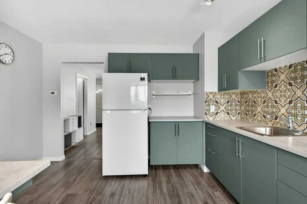 2211 19 Street NE Calgary AB T2E 4Y5