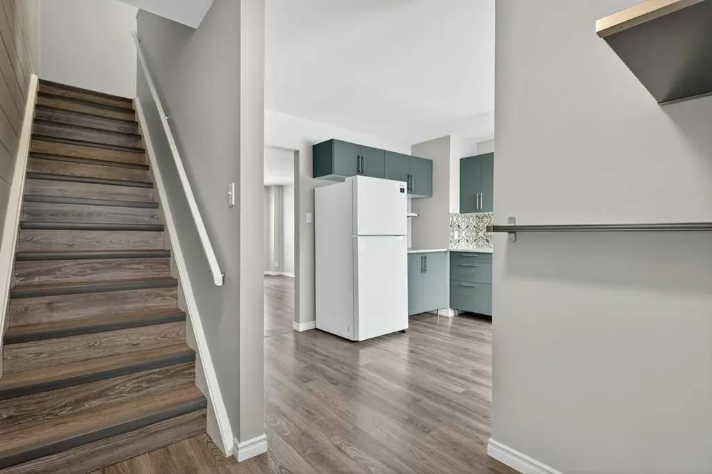 2211 19 Street NE Calgary AB T2E 4Y5