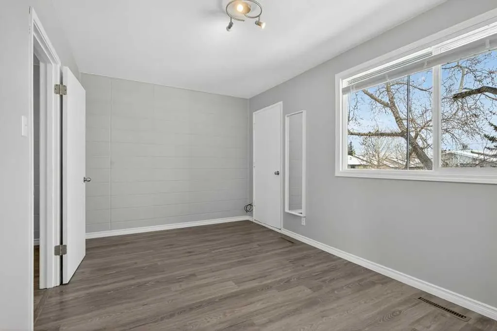 2211 19 Street NE Calgary AB T2E 4Y5