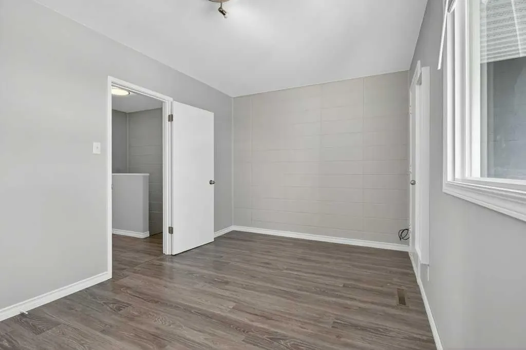 2211 19 Street NE Calgary AB T2E 4Y5