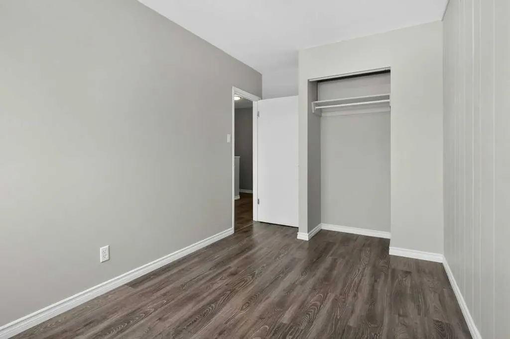 2211 19 Street NE Calgary AB T2E 4Y5