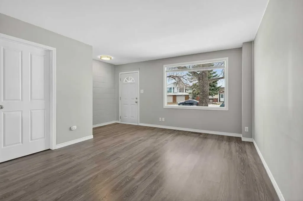 2211 19 Street NE Calgary AB T2E 4Y5