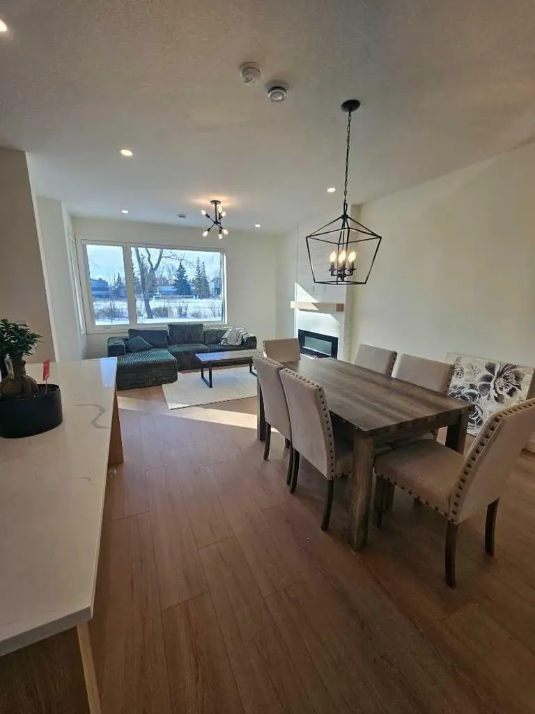 1512 21 Avenue NW Calgary AB T2M 1L8