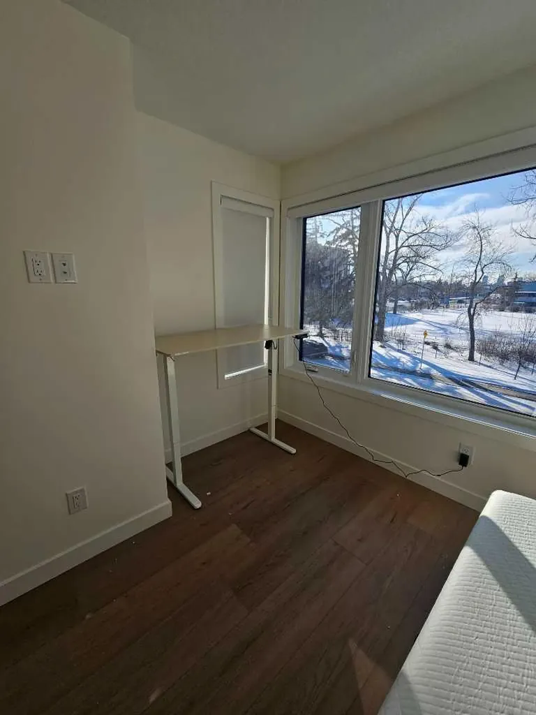 1512 21 Avenue NW Calgary AB T2M 1L8