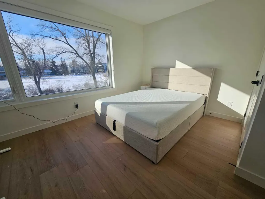 1512 21 Avenue NW Calgary AB T2M 1L8