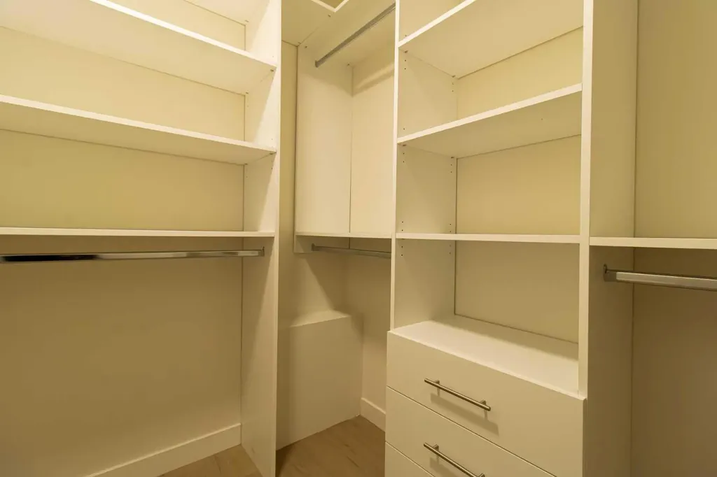 1512 21 Avenue NW Calgary AB T2M 1L8