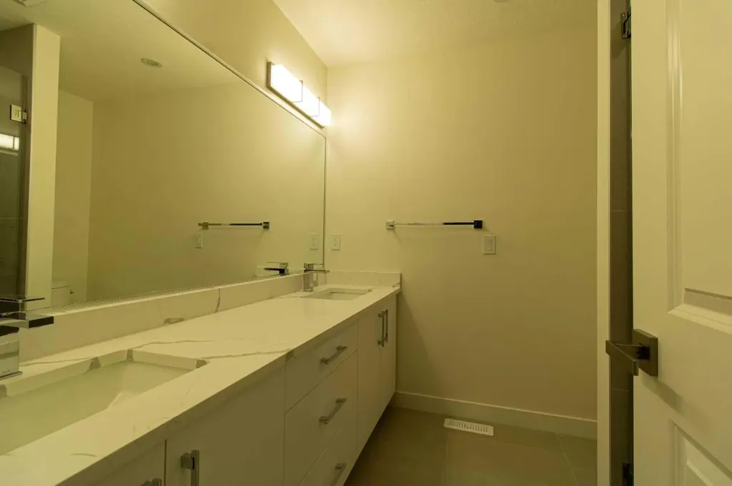 1512 21 Avenue NW Calgary AB T2M 1L8