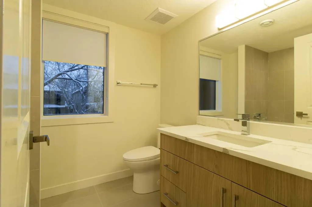 1512 21 Avenue NW Calgary AB T2M 1L8