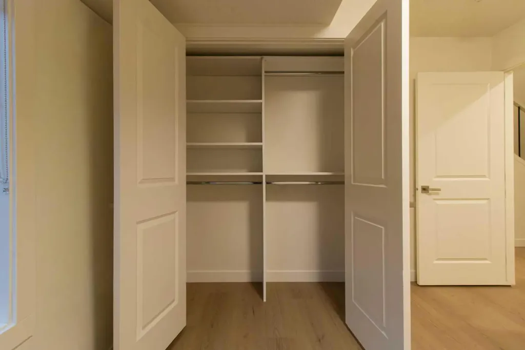 1512 21 Avenue NW Calgary AB T2M 1L8
