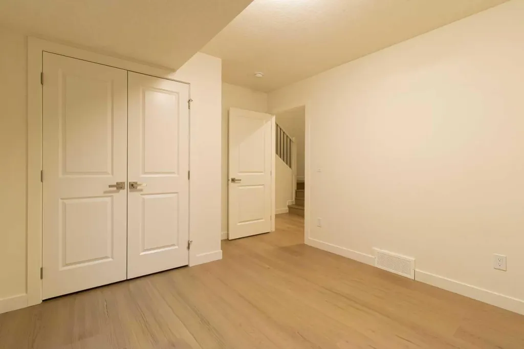 1512 21 Avenue NW Calgary AB T2M 1L8