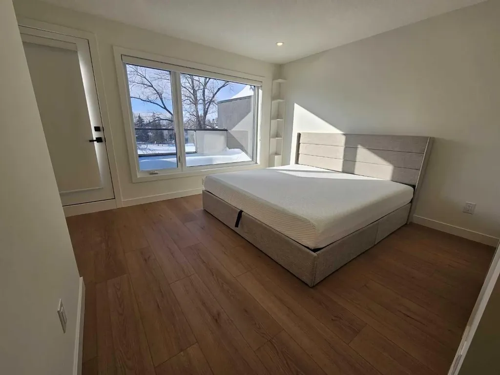 1512 21 Avenue NW Calgary AB T2M 1L8