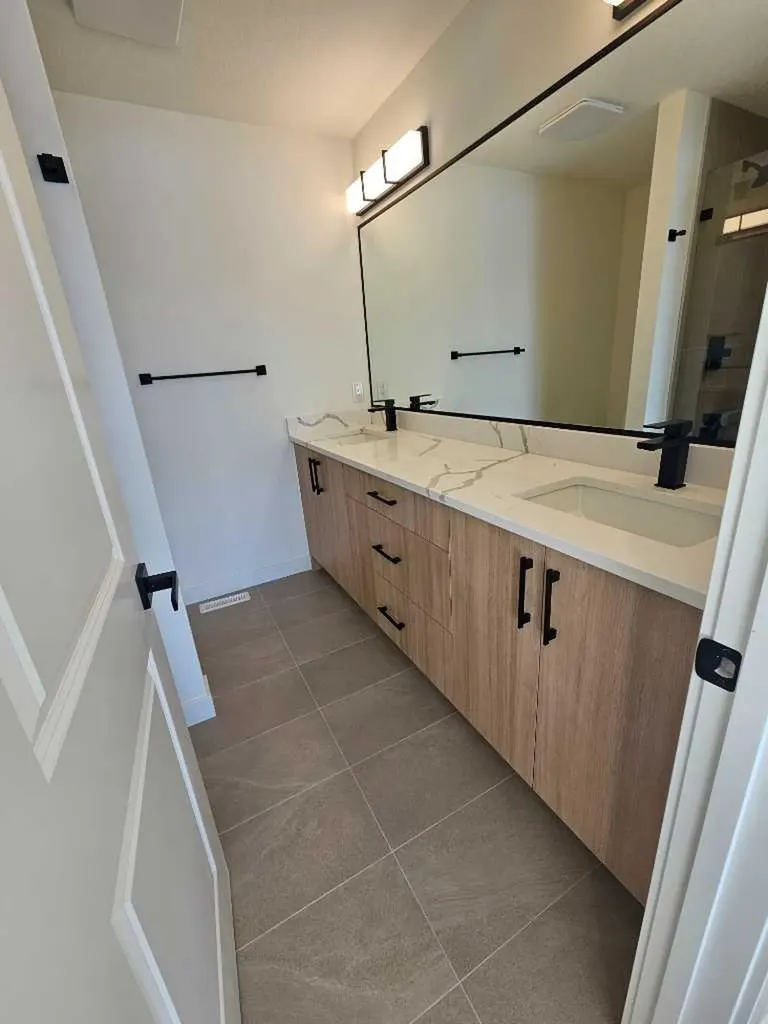 1512 21 Avenue NW Calgary AB T2M 1L8