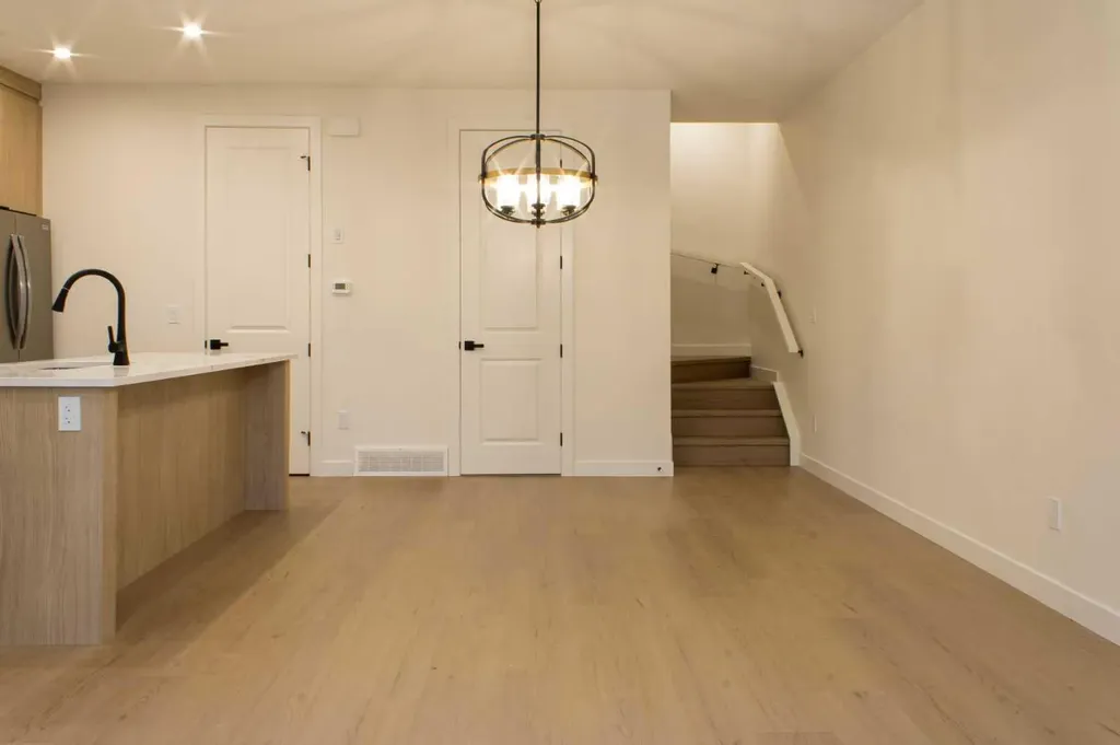1512 21 Avenue NW Calgary AB T2M 1L8