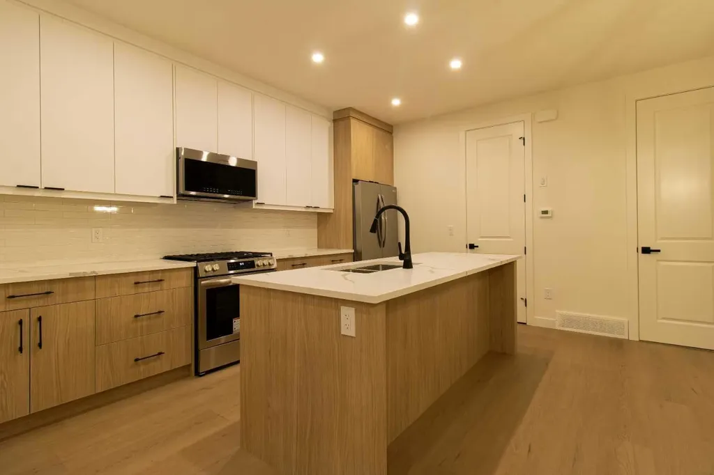 1512 21 Avenue NW Calgary AB T2M 1L8