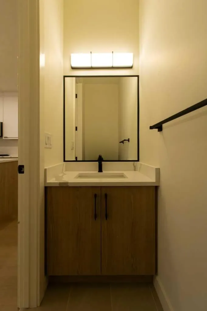 1512 21 Avenue NW Calgary AB T2M 1L8
