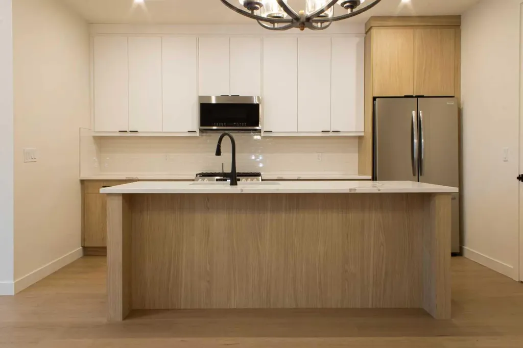 1512 21 Avenue NW Calgary AB T2M 1L8