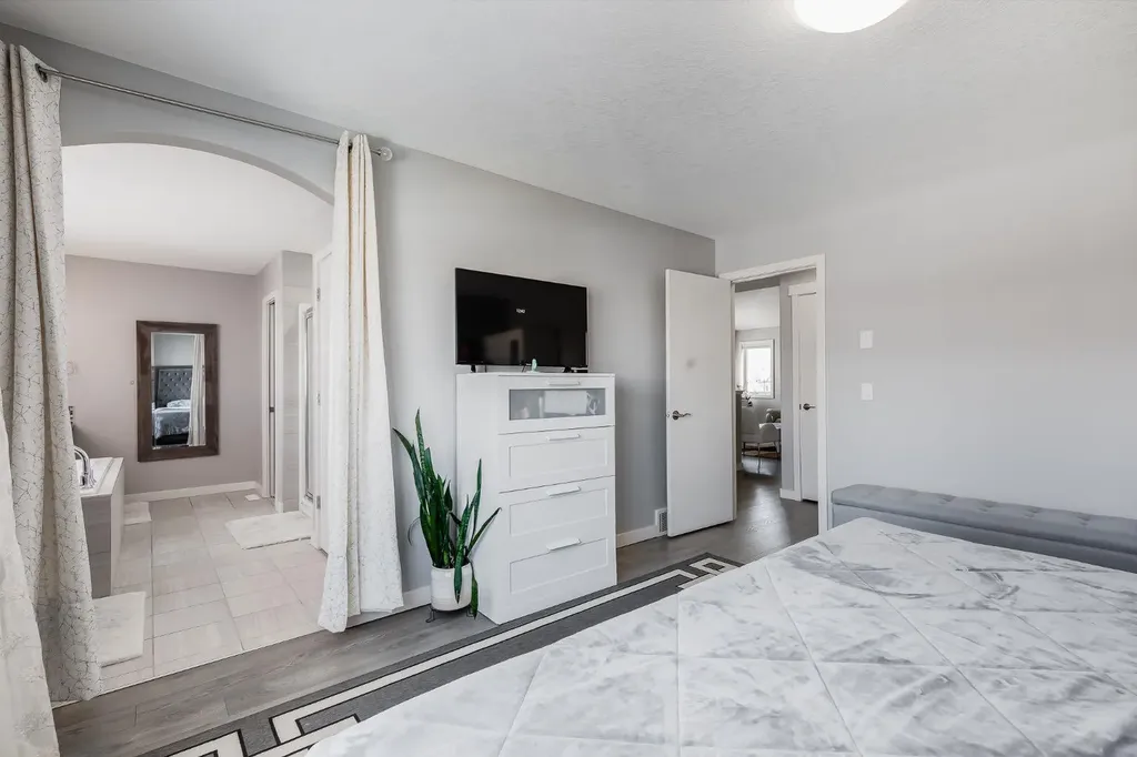 52 Cooperstown Place SW Airdrie AB T4B 3T5