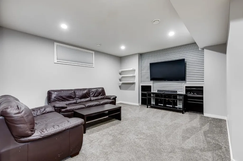 52 Cooperstown Place SW Airdrie AB T4B 3T5