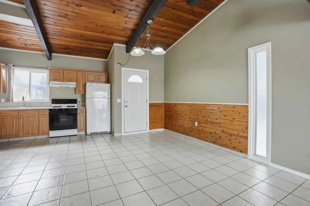 107 Pinemont Bay NE Calgary AB T1Y 2V7
