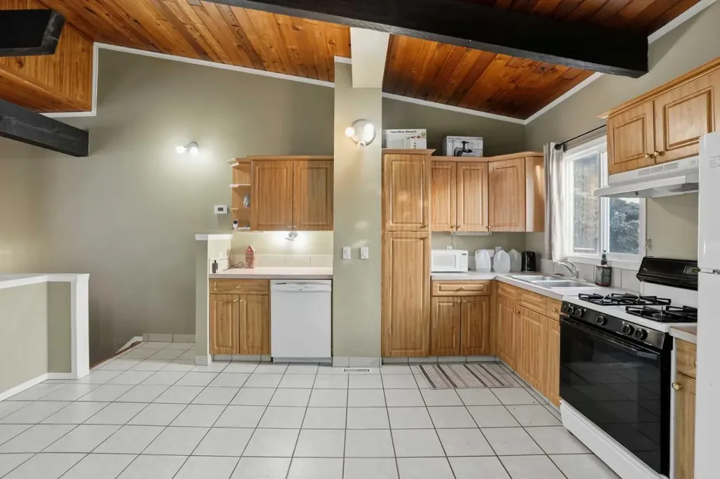 107 Pinemont Bay NE Calgary AB T1Y 2V7