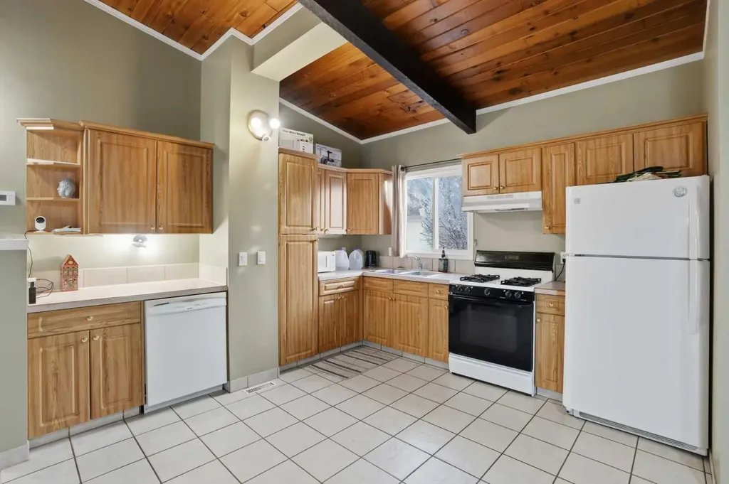 107 Pinemont Bay NE Calgary AB T1Y 2V7