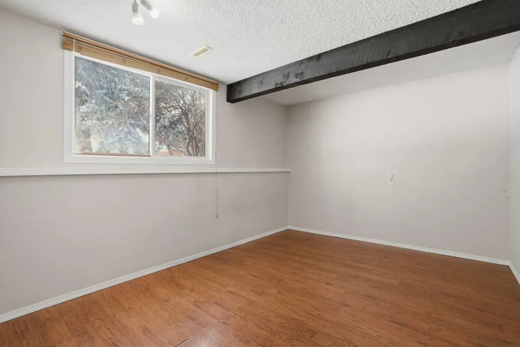 107 Pinemont Bay NE Calgary AB T1Y 2V7