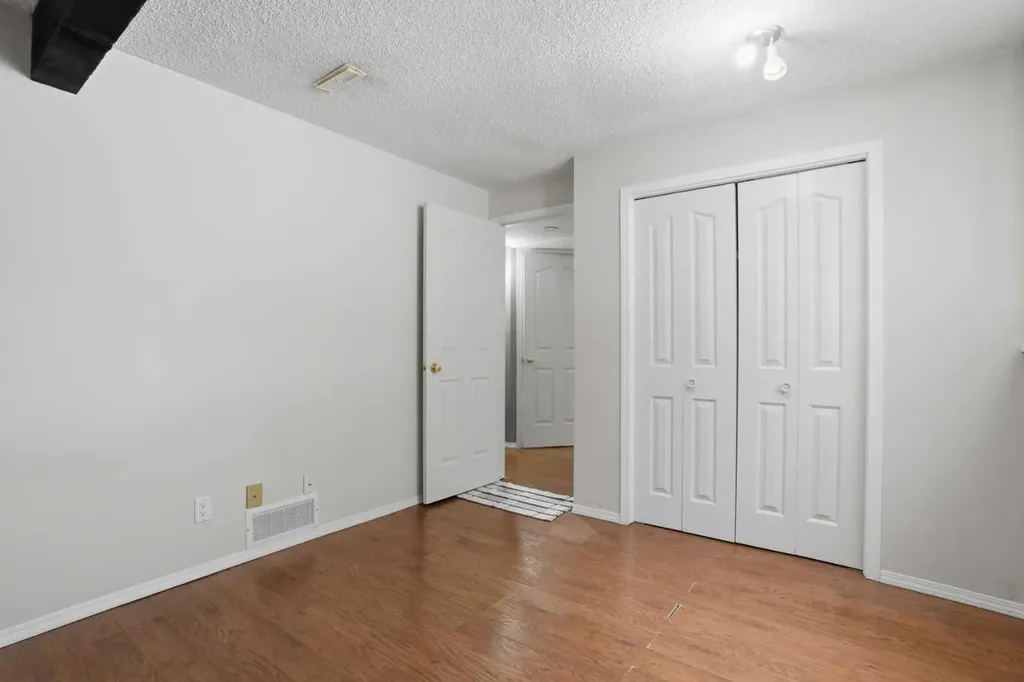 107 Pinemont Bay NE Calgary AB T1Y 2V7