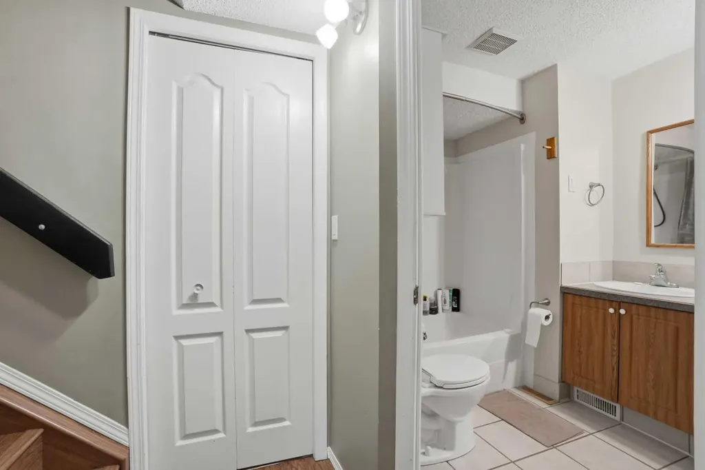 107 Pinemont Bay NE Calgary AB T1Y 2V7